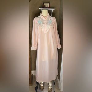 Vintage ILISE STEVENS pink cotton, satin feel pajama Nightgown Size women’s M